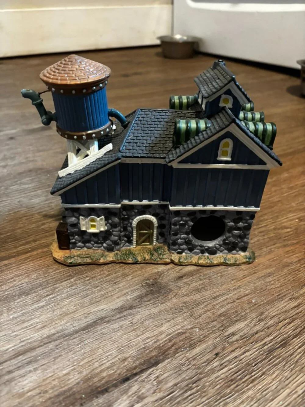 Lemax Christmas Village light up house Peterson Ice House & Cold Storage
